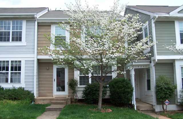 15205 STREAMSIDE Court