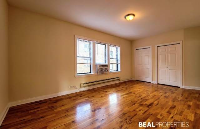 3722 N Pine Grove Ave