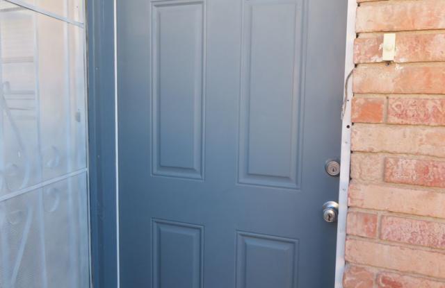 2 BEDROOM 1.5 BATHS CONDO FOR RENT