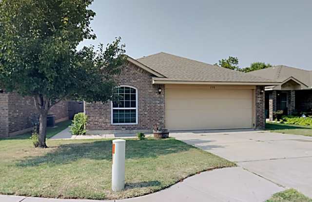 Very Nice and Spacious 3 Bedroom 2 Bath Home in Mustang Schools