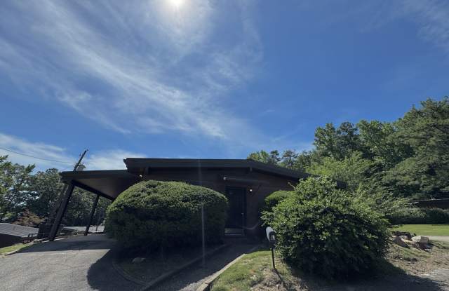 3930 Montclair Rd