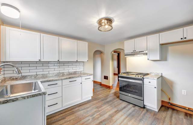 1325 Harvey Street - Lower