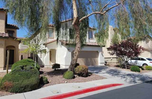 637 Lucky Pine Street