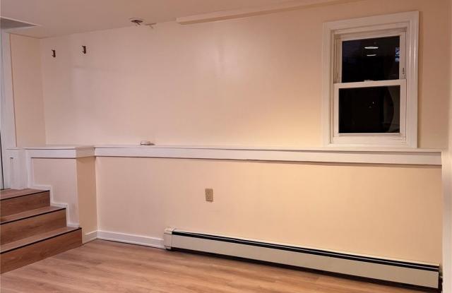 62 Warwick Road unit: 2