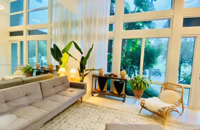 105 N Shore Dr