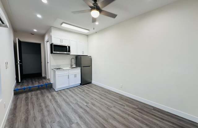 Photo of 1847 Winona Blvd