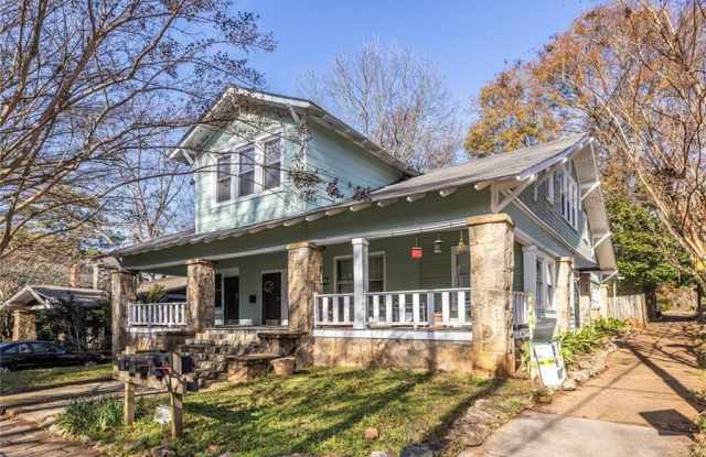 976 Delaware Avenue SE unit: 2