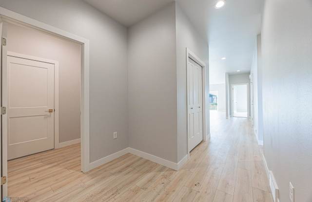 6646 68th Street South