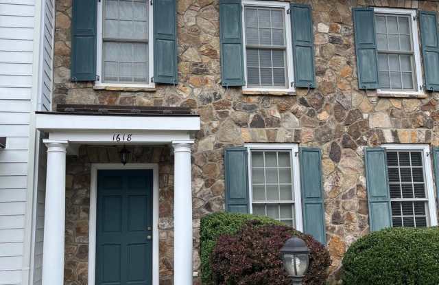 1618 OLD TRAIL DRIVE