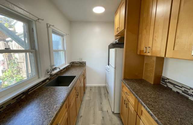 Lower 1 Bedroom Backhouse near Downtown Long Beach