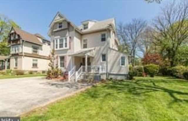 Photo of 453 W LANCASTER AVENUE