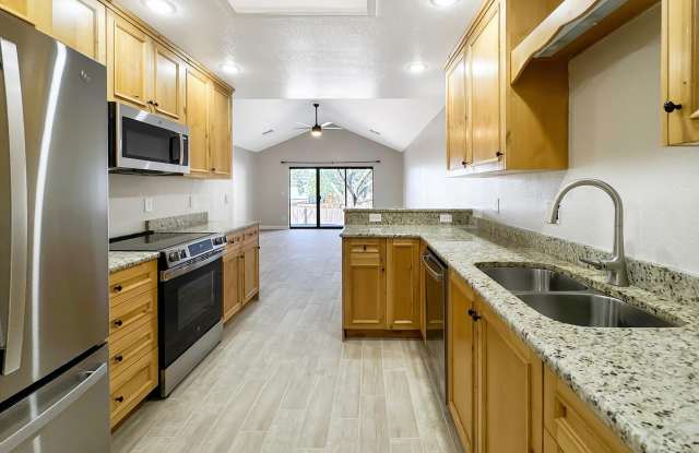 321 S GOLDEN BEAR Point