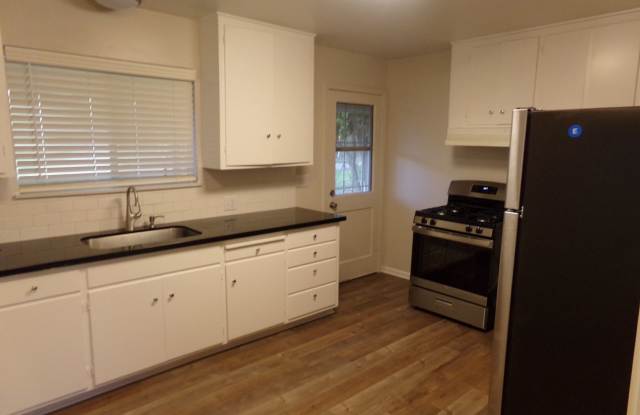 Single Story 2 Bedroom~ $1,000 Moves You In Today! - 4540 63rd Street, Sacramento, CA 95820