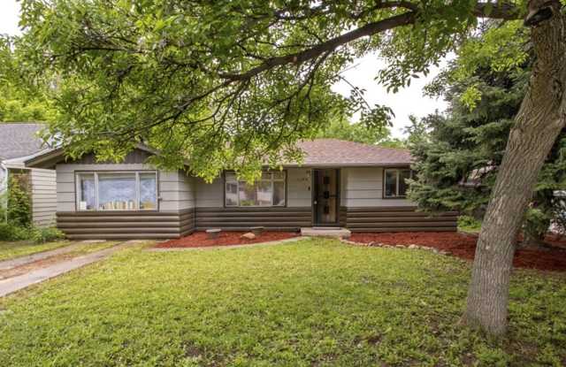 STUDENTS WELCOME! Cute 3-Bedroom / 1-Bath Home w/ Spacious Fenced Yard