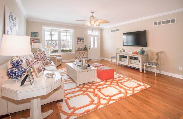 215 N Washington Ave