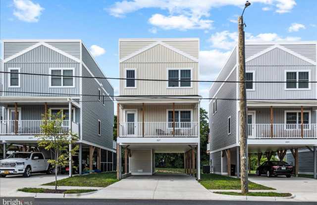 Newly Built Modern Home for Rent in Charming Colonial Beach – with Pool Access Included!