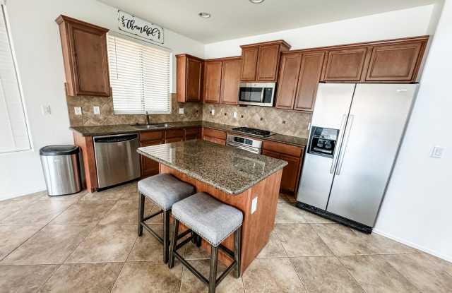 1643 W COTTONWOOD Lane