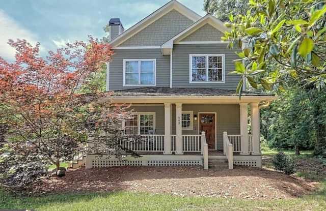 Photo of 643 Washington Street