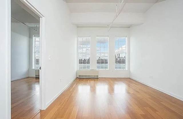 184 Kent Ave Apt C513