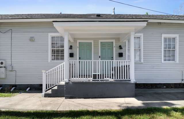 Modern and Updated Furnished 1 Bed 1 Bath