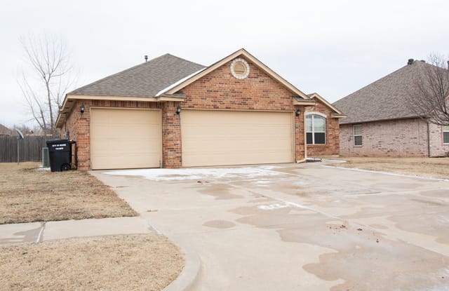 2904 Danielle Ter - 2904 Danielle Terrace, Moore, OK 73160