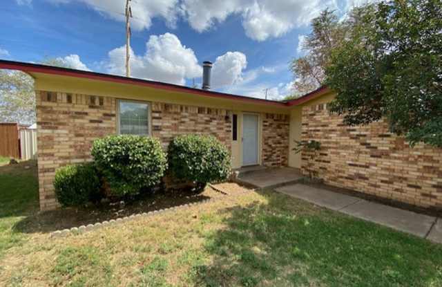 4/2 in Central Lubbock