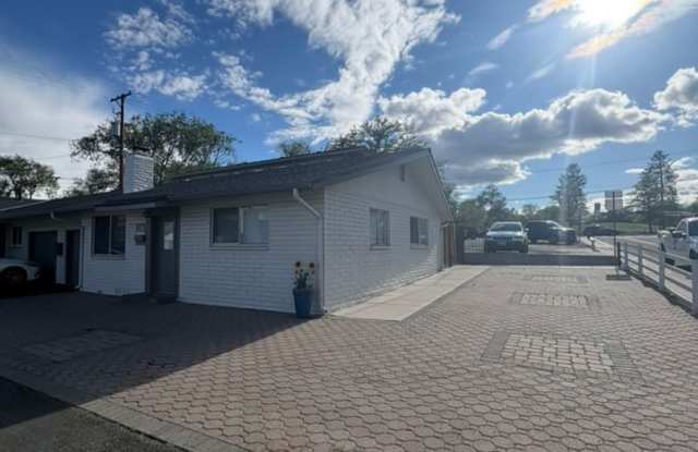 Cozy 2-Bedroom Duplex for Rent!