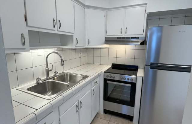 Elmhurst One Bedroom Apartment ~ Parking Included ~ Cats Welcome