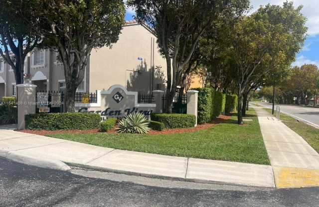 7211 NW 174th Ter