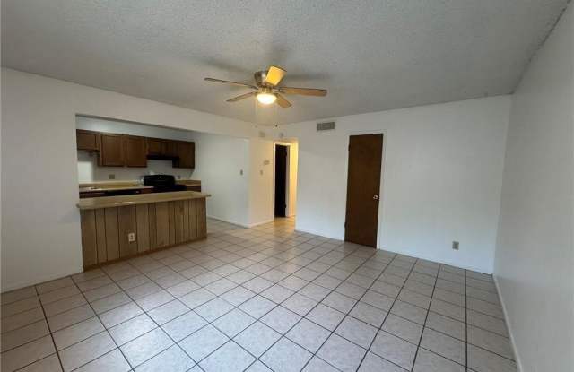 Photo of 309 E Walnut Street unit: 2