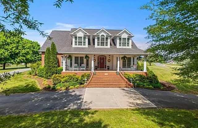 Luxury & Convenience!!