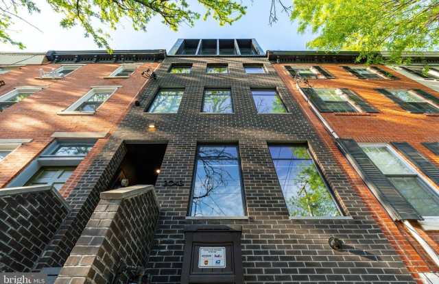 2043 FITZWATER STREET