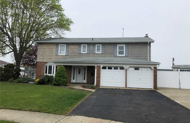 201 Anchorage Dr - 201 Anchorage Drive, West Islip, NY 11795