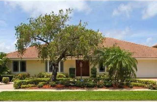 Photo of 885 NE Mulberry Drive