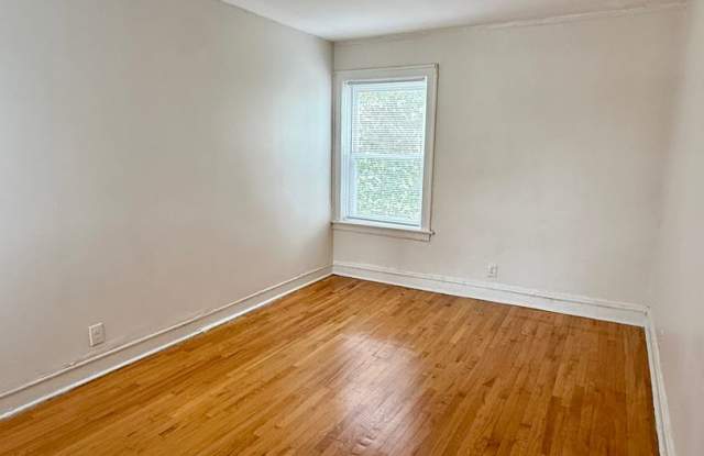 Large 3 bedroom in Greater Grand Crossing