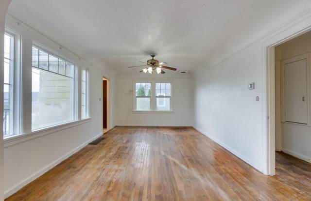 1137 Southeast Uglow Avenue - 1