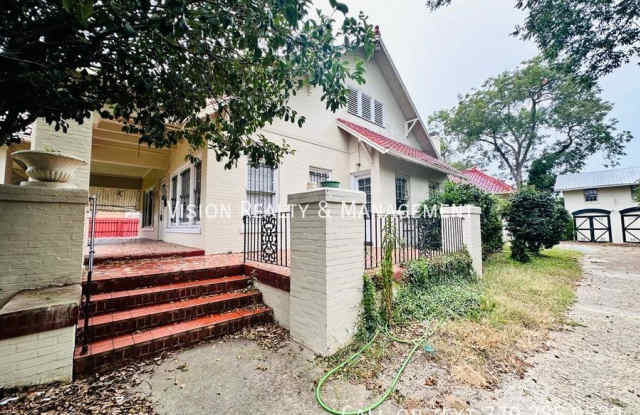 2585 Napier Ave
