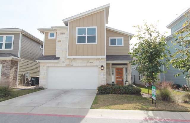 Beautiful Gated Retreat with Vaulted Ceilings, Loft & Private Deck