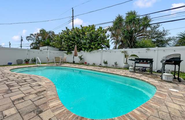 Charming 3-Bed Seminole Home Near the Coast!