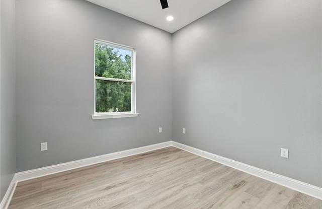 2701 S PRIEUR Street