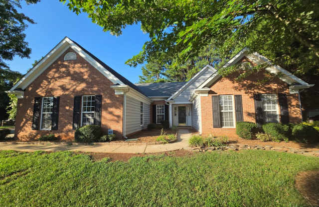 Spacious 4 Bedroom/2 Bath Ranch Home on Corner Lot in Wyndham Shores - 2 Car Garage - Fireplace - 2 Community Pools - Community Boat Launch
