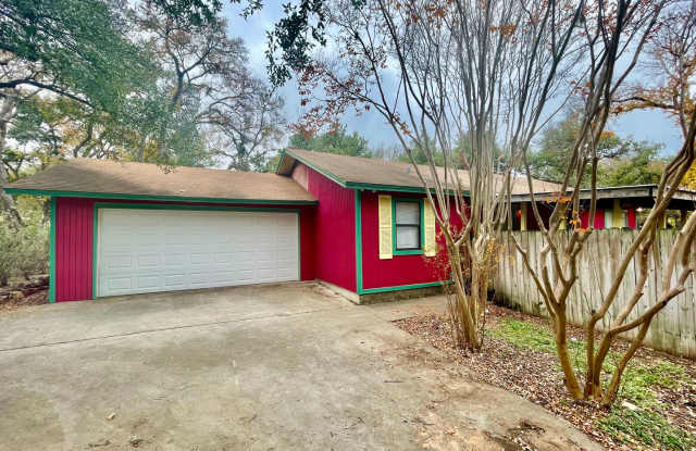 Photo of Eclectic 3 Bedroom, 2 Bathroom Home - 2 Car Garage - Fenced Yard and More!