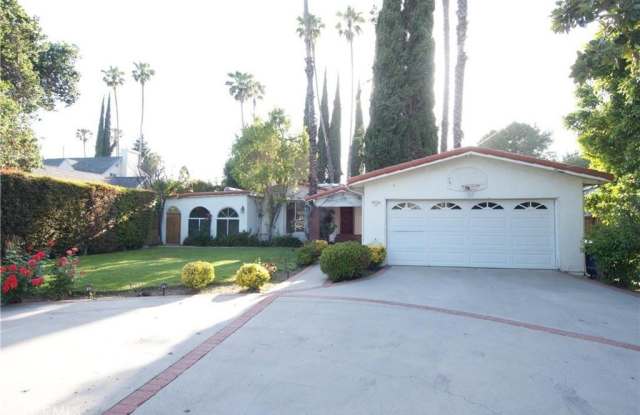 4939 Hayvenhurst Avenue