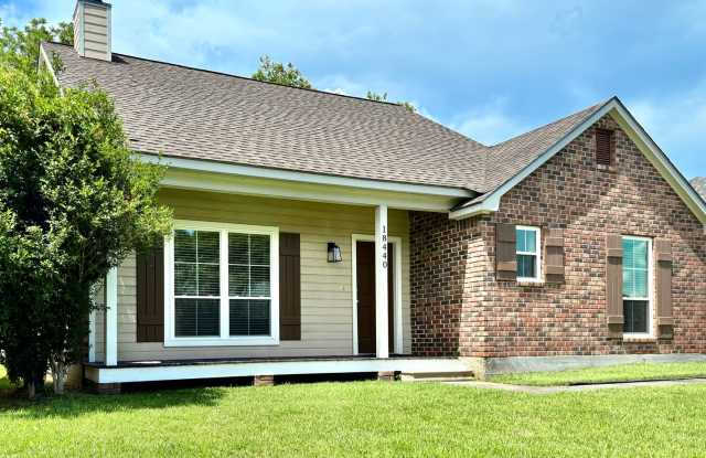 Serene 3BR Home in Peaceful Azalea Lakes