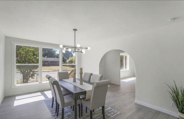 Photo of 903 7th St Se