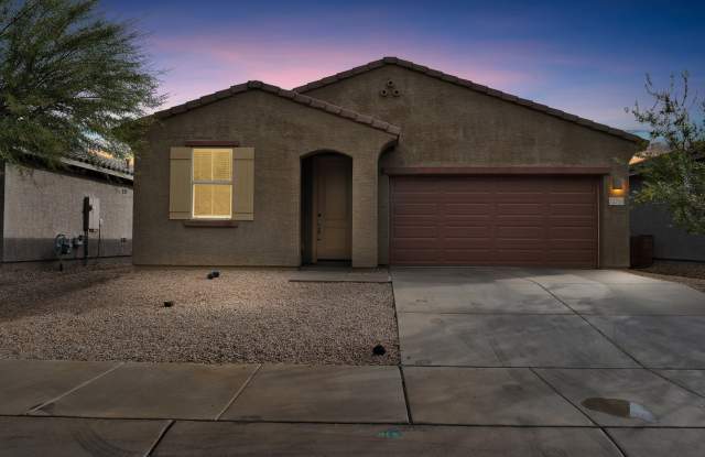 Spacious 4BR House in Marana