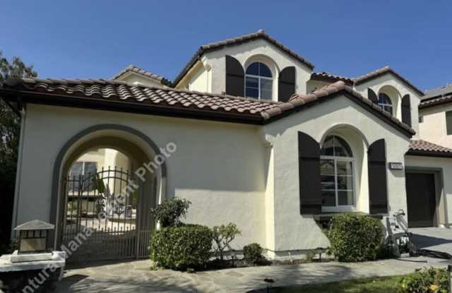 5885 Indian Pointe Dr