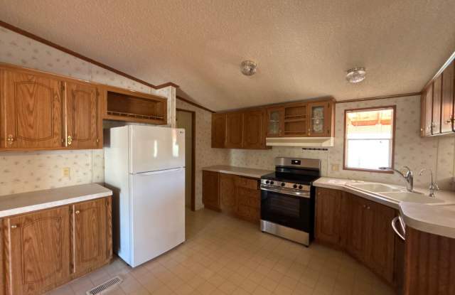 Photo of READY TO VIEW NOW! Adorable 3 Bed 2 Bath Home in New River NO HOA