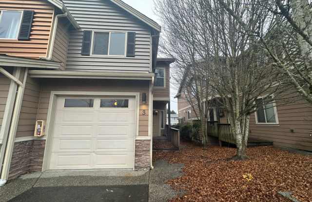 Beautiful 3 Bedroom Townhouse in Lynnwood!
