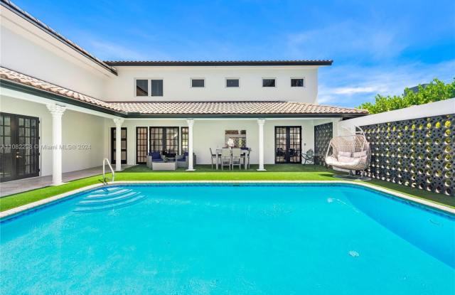 Photo of 472 Sunset Dr
